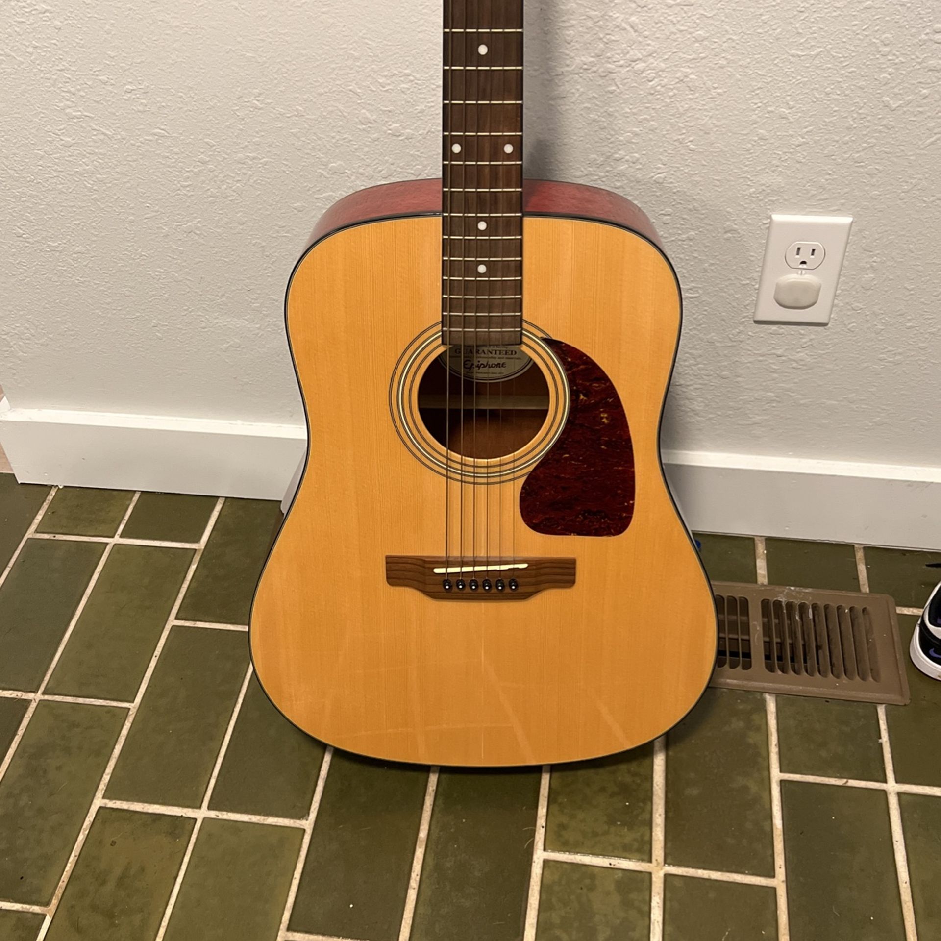 Gibson epiphone Guitar PR 150 With Cover