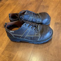 Woman’s vintage Y2K 90s mud chunky lace up shoes