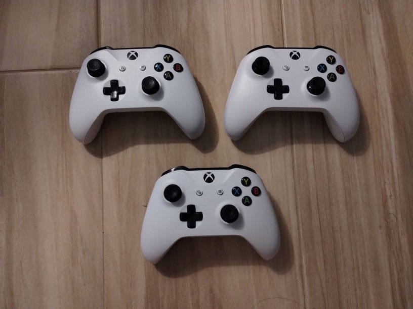 White Xbox One Controllers