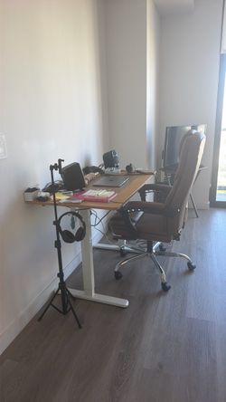 Table + chair