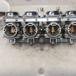 Yamaha Maxim Carburetors. 