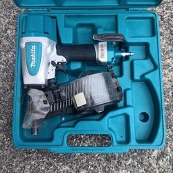 Makita AN613 Siding Fencing Nailer Excellent Condition in Case. Many Other Tools. For Pick Up Fremont Seattle. No Low Ball Offers Please. No Trades.