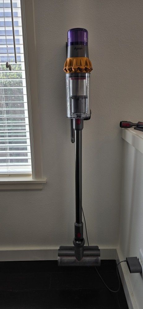 Dyson V15