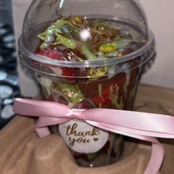 Dubai Strawberry Cups