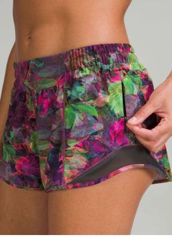 Lululemon Hotty Hot Low-Rise Lined Short 2.5" Vivid Floral Tone Multi / Graphite Grey