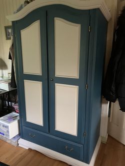 Cabinet/armoire