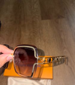 Tan sunglassses with white outline🐼