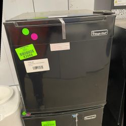 Magic Chef HMAR170BE 1.7 cu. ft. Mini Refrigerator FSWH4