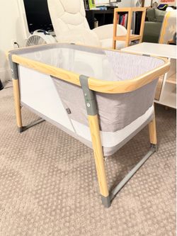 Folding baby bassinet