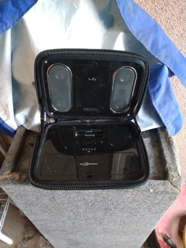 SONIC IMPACT i-F2 Portable iPod Speaker Dock with Rechargeable Battery, AUX Input & Case