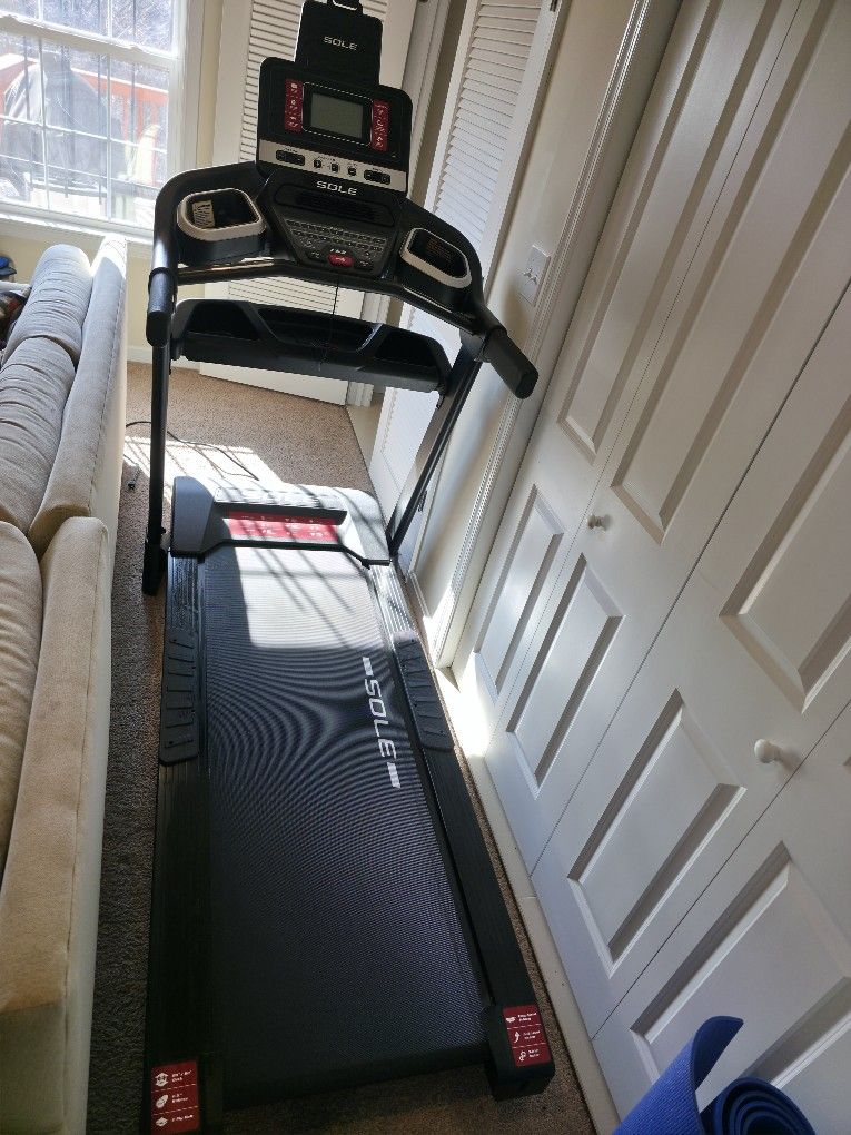 SOLE F63 Treadmill (Like new)