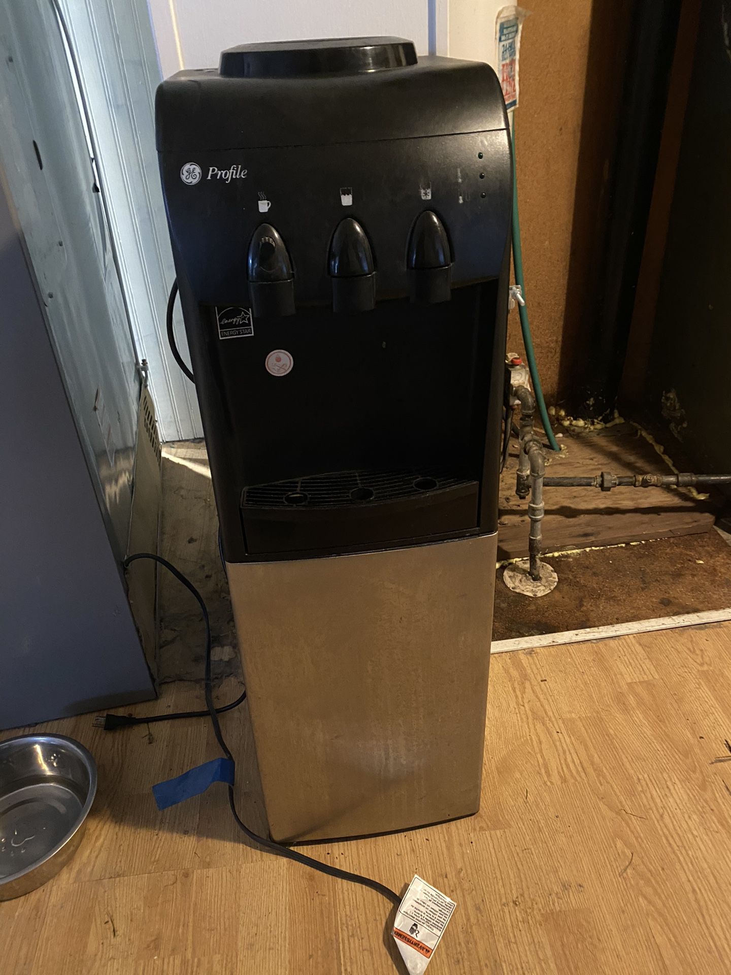GE water dispenser with fridge