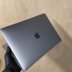 MacBook Air 2018 ~ 128gb ~ Space Grey