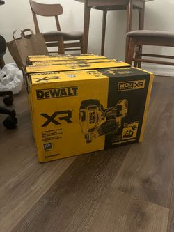 DEWALT 20V MAX Cordless Roofing Nailer Kit (DCN45RND1)