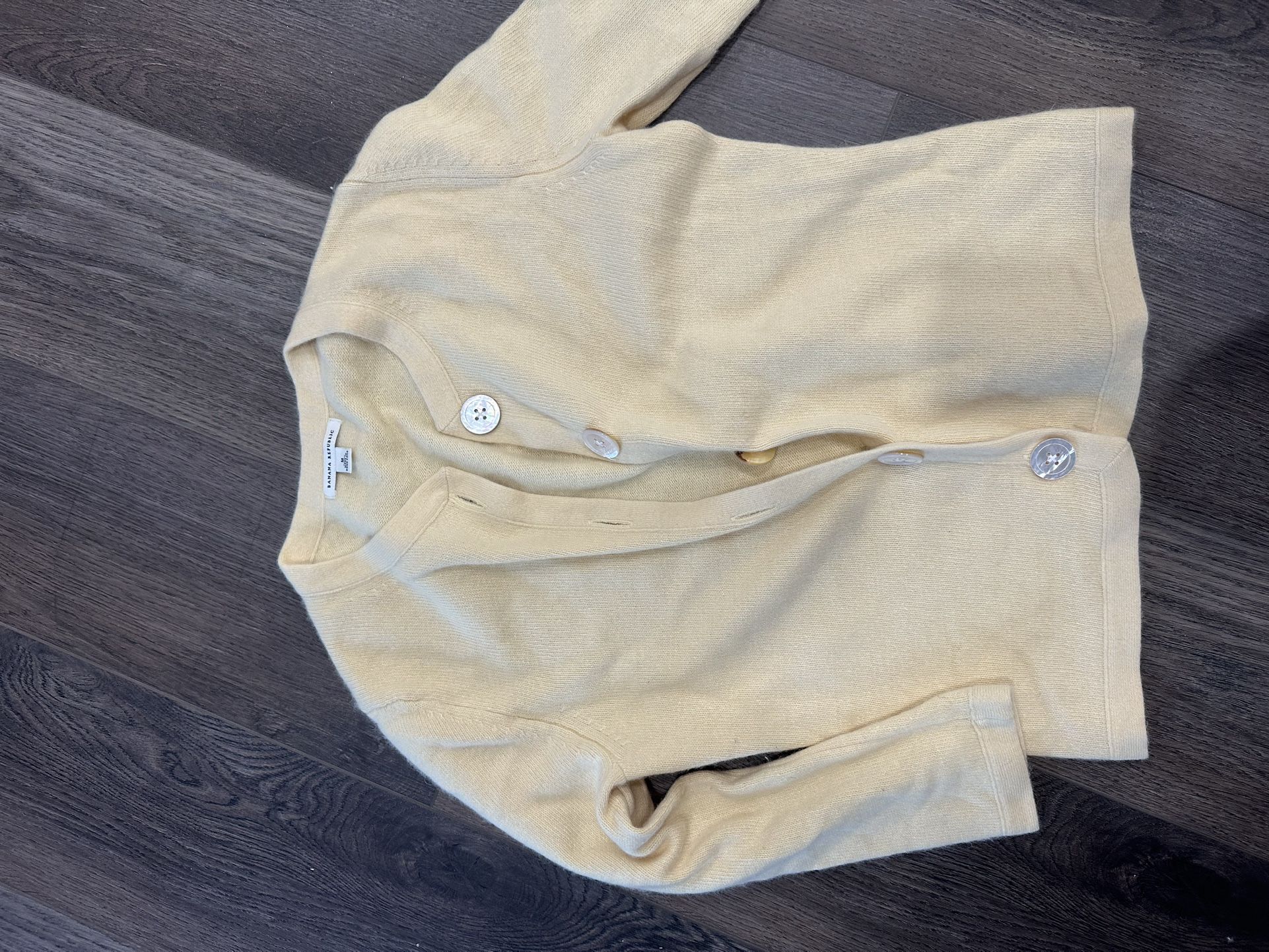 Banana Republic Yellow Sweater Size M