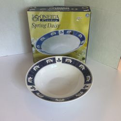 Oneida “Spring Daisy” Serving Bowl