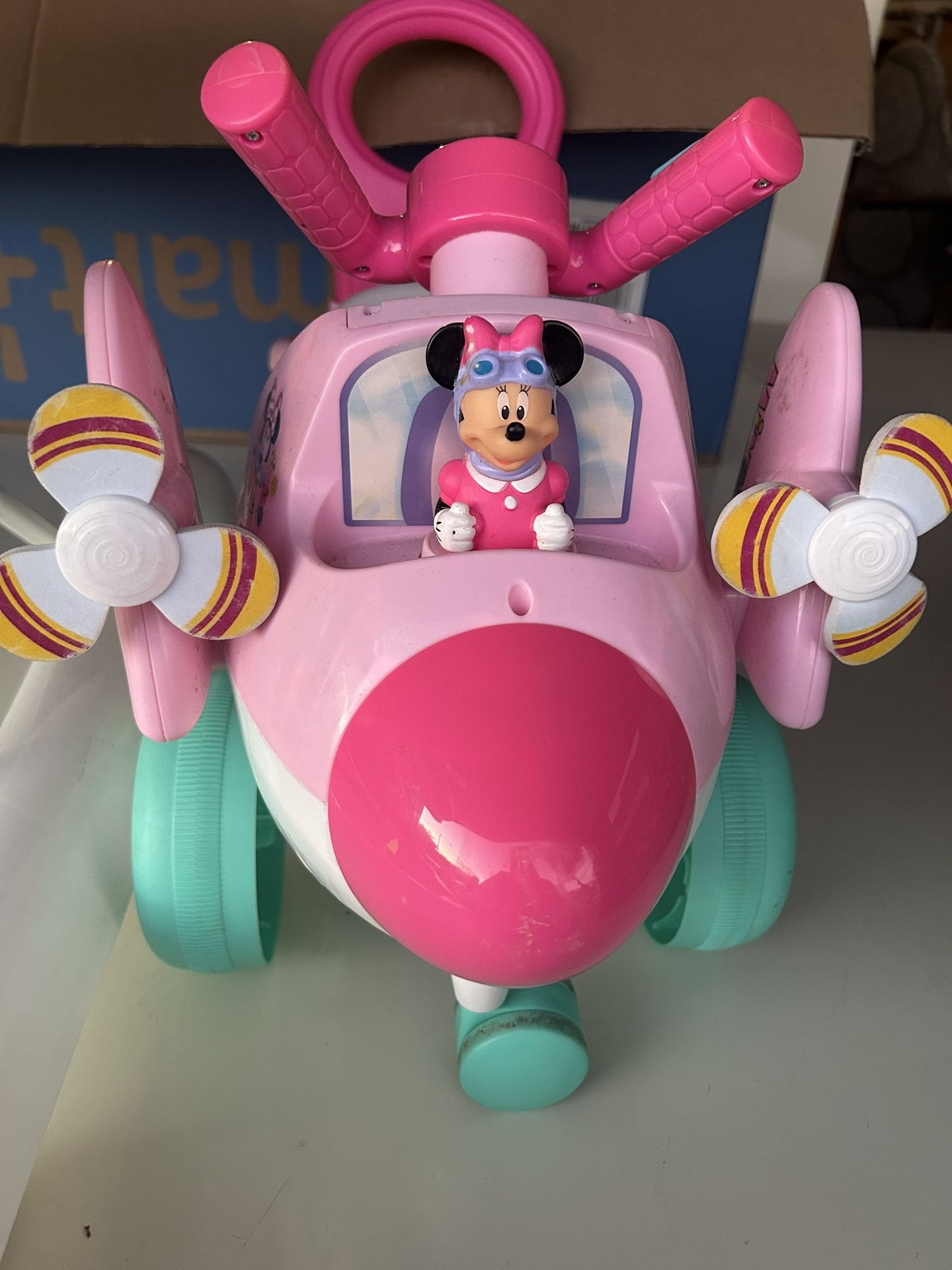 Minnie Mouse Airplane