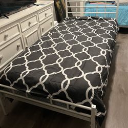 Twin Xl bed with mattress