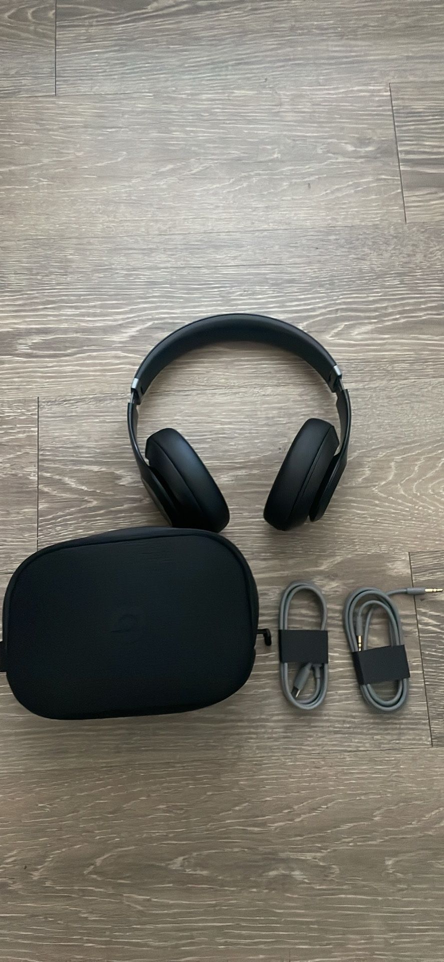 Beats Studio Pro - Wireless Bluetooth Noise Cancelling Headphones