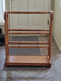 Free Queen Size Comforter And Solid Oak Comforter/Blanket Rack