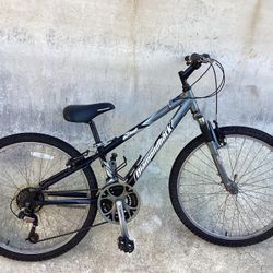 DIAMONDBACK OUTLOOK MOUNTAIN BIKE