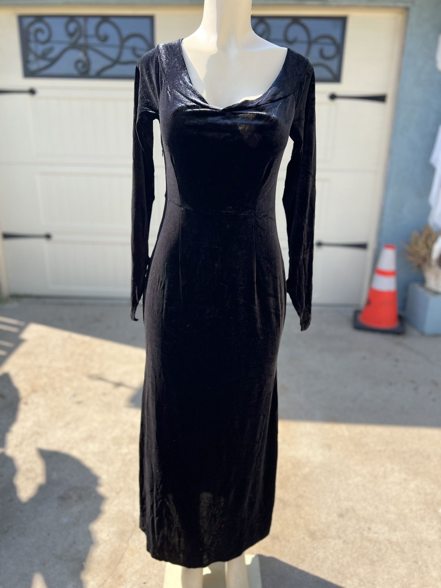 MORTICIA ADDAMS DRESS  MEDIUM/LARGE 