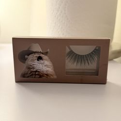 Different size eyelashes.