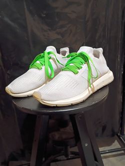 Men's Adidas Swift Run Lace - Up Knit Running Shoes Cloud White / Gum F35206 M11.5. Size 8 1/2.