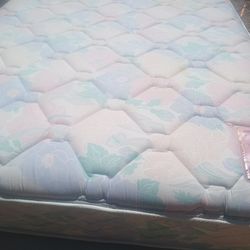 Queen Size Mattress And Box Spring 