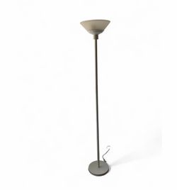 White dimmable floor lamp (UTC area)