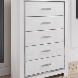 chest of drawers and nightstand from Ashley gently used like new.