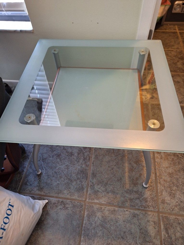 Contemporary END Table REDUCED 20$