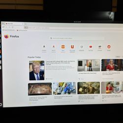 Lenovo C40-05 All-in-one Desktop with Ubuntu OS., Touchscreen And Built-in Camera.  Includes Wired Keyboard And Mouse