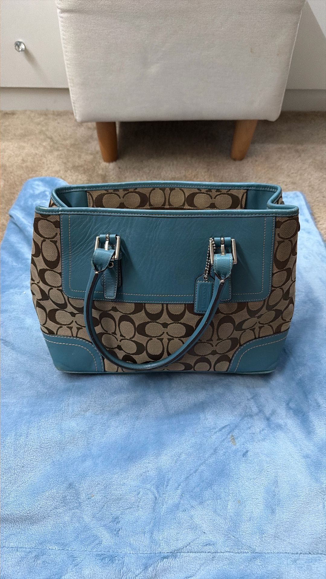 Vintage Coach Blue Hampton