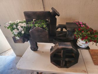 Tractor De Madera Para Plantas