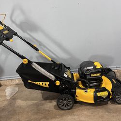 DEWALT 20V MAX 21.5 in. Battery Powered Walk Behind Push Lawn Mower(TOOL ONLY) NOT BATTERIES OR CHAEGER INCLUDED 