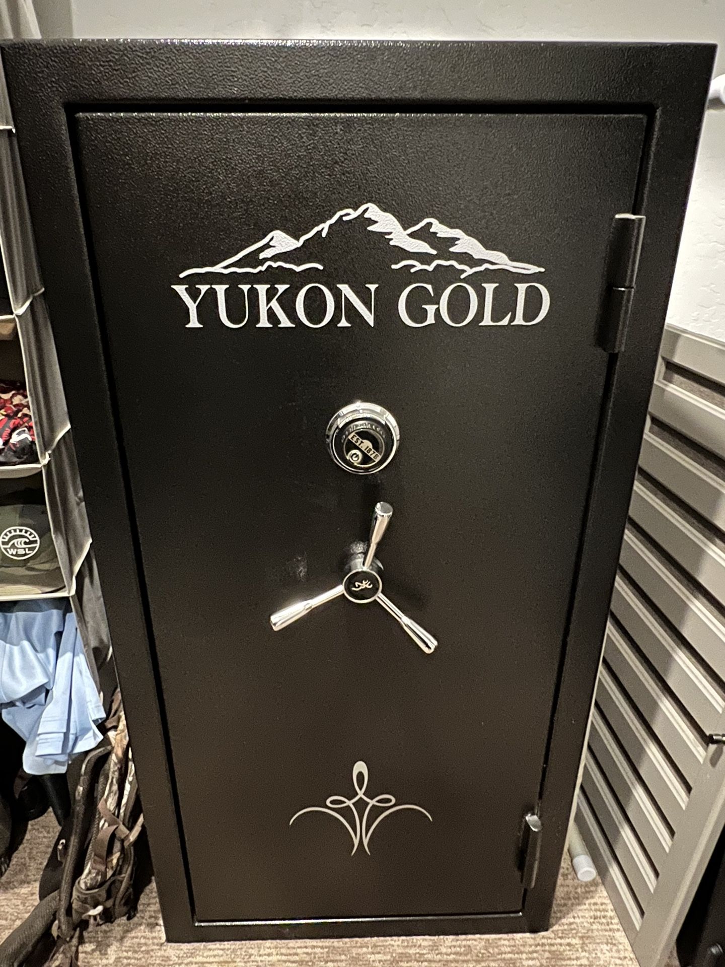 Browning Yukon gold 23 Gun Safe