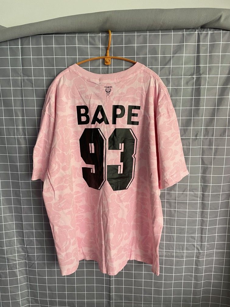A Bathing ApA Bathing Ape BAPE x Inter Miami T-Shirt Pink/Black
e BAPE x Inter Miami T-Shirt Pink/Black