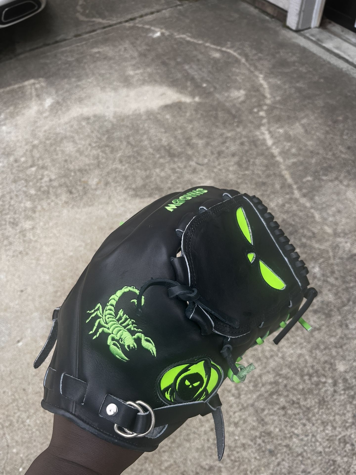 Shadow Glove