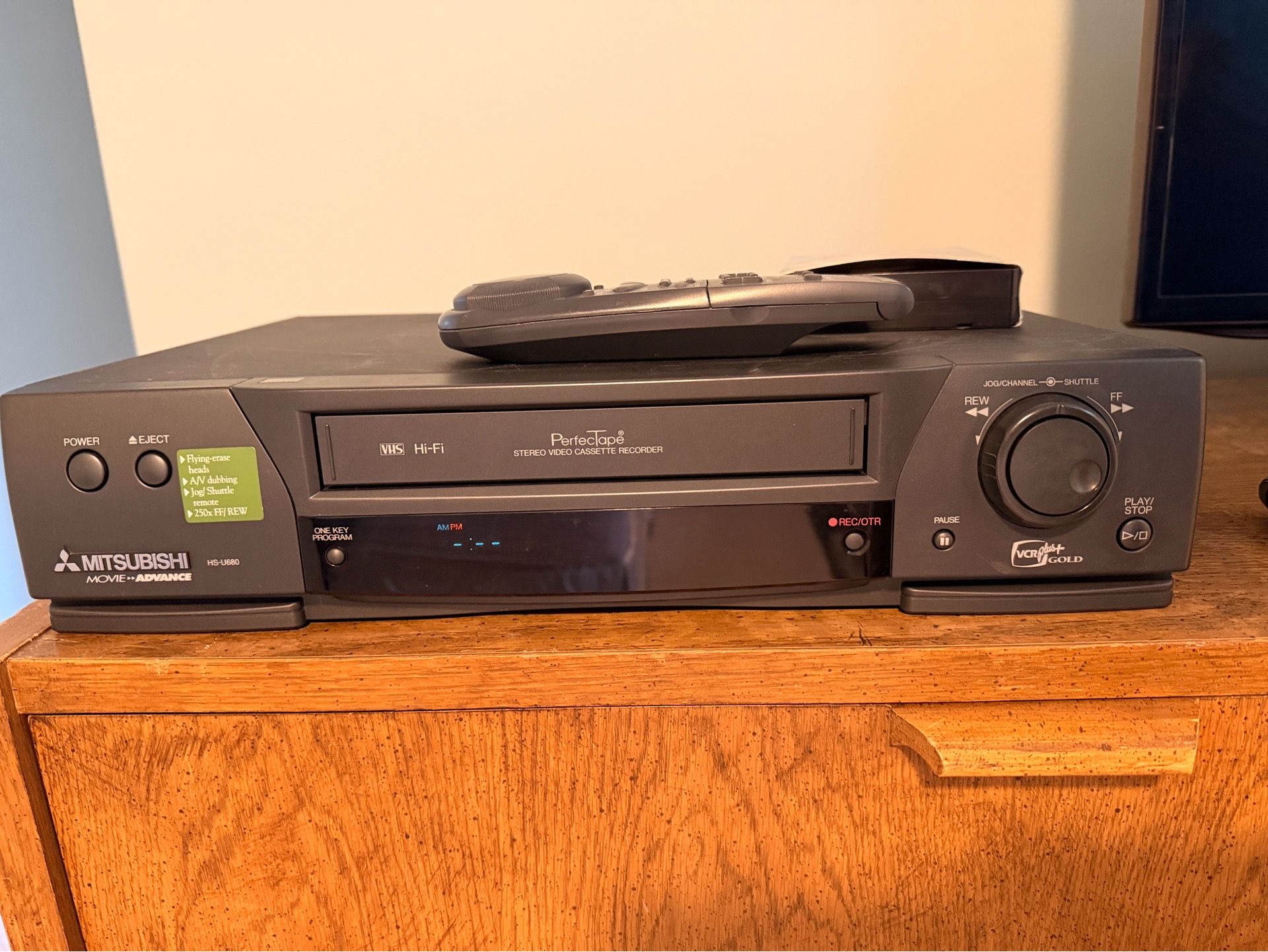 Mitsubishi HS-U680 Video Cassette Recorder (VCR)