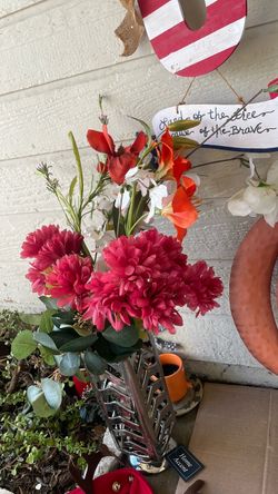 Nice Christmas aranjament artificial flowers