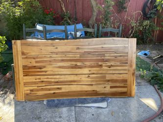 4 Chairs And Table