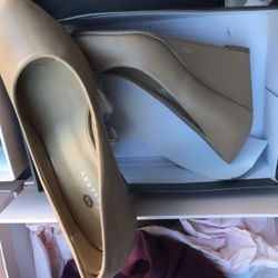 Beige woman’s Pump 