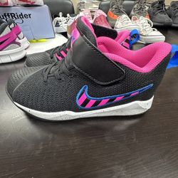 Nike girls Basketball Shoes Size 1.5Y