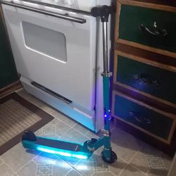 Like New Jetson Orbit Light Up Folding Scooter In Excellent Condition, 30.