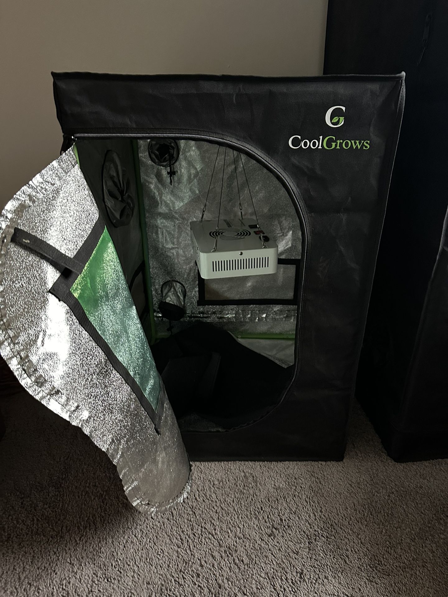 2x2x3 CoolGrows Grow Tent - Excellent Condition!