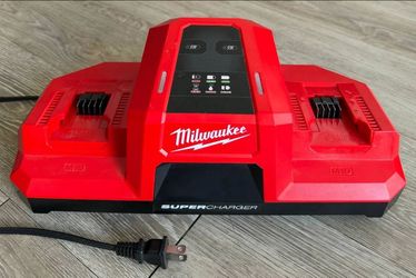 Milwaukee 48-59-1815 M18 Dual Bay Super Charger 18V Rapid Battery Charger