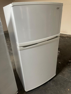 Whirlpool Top Freezer Fridge – White, Ice Maker Ready, Clean