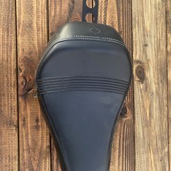 99-23 Harley Sportster Oem Seat And Crash Bar 