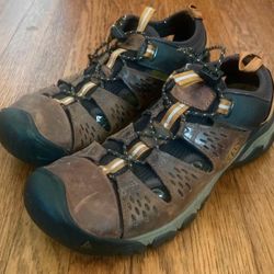 KEEN HIKING SHOES